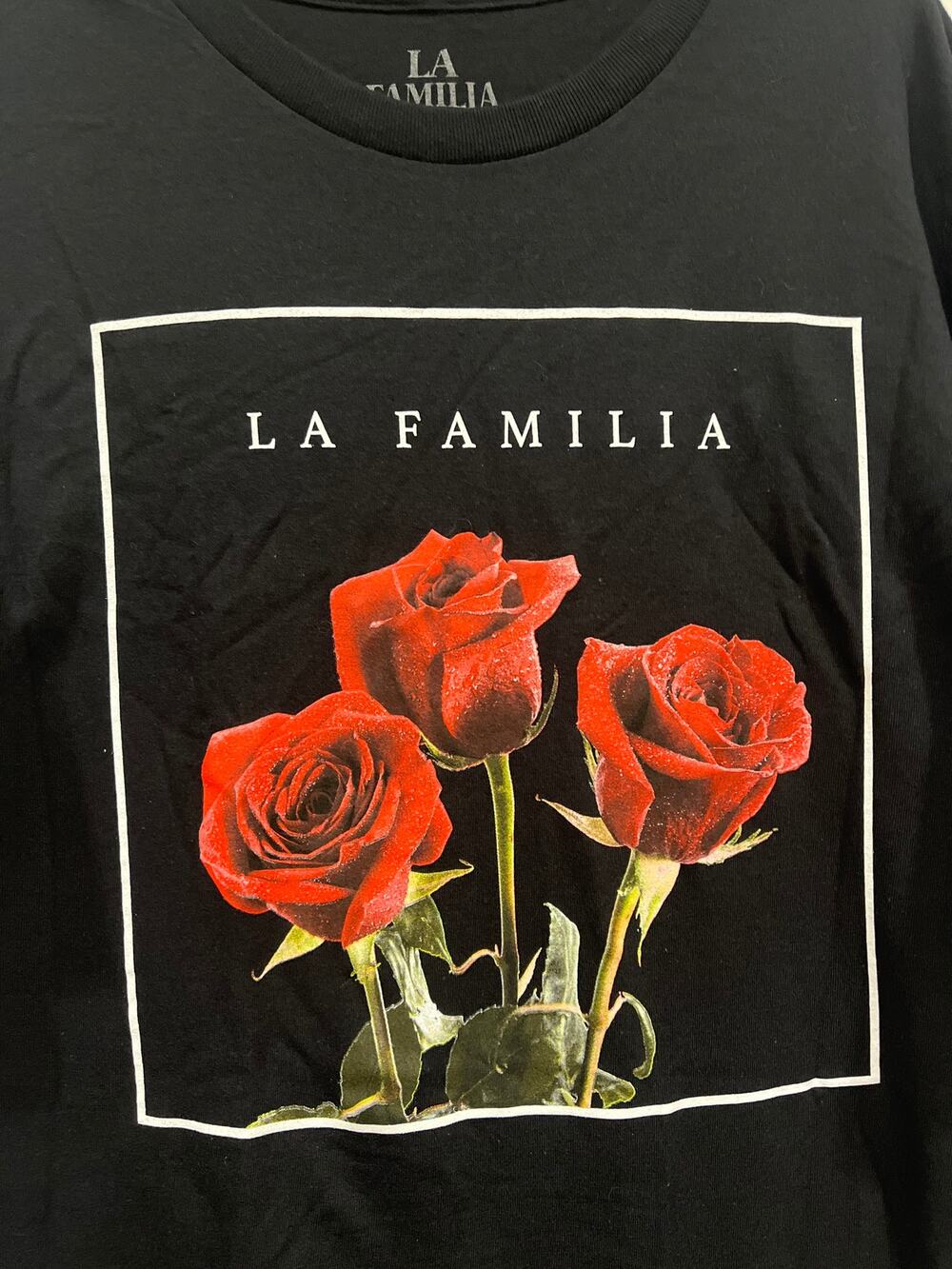 LA FAMILIA Graphic Print Mens XL Basic Black 100% Cotton Tee Shirt Short Sleeve